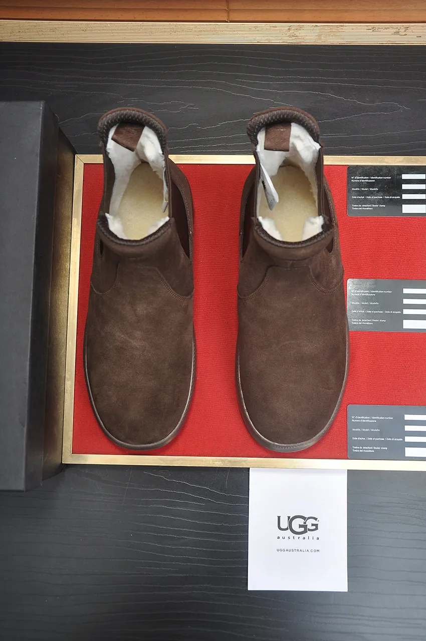Men's shoes 💰580💶【UGG】(full genuine wool lining) Please pay attention to the original quality and compare the thickness of the wool 🏮🏮Hot style Martin boots from Australia's warm luxury brand men's shoes, official website synchronization, Beckham men's style..., made of imported top-layer waxed cowhide, waxed toe, Australian real wool velvet lining Carefully sewn...Imported rubber Martin boots outsole (comfortable, soft and wear-resistant). I really like the quality...Exquisite workmanship, you can't put it down once you see it. Code number 39-44